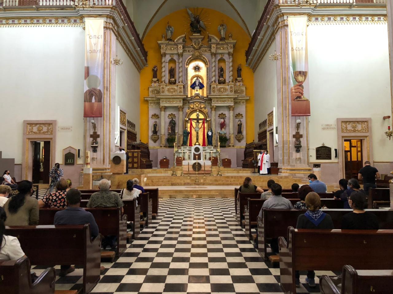 $!Culiacán celebra Pasión de Cristo con pequeño Viacrucis en Catedral