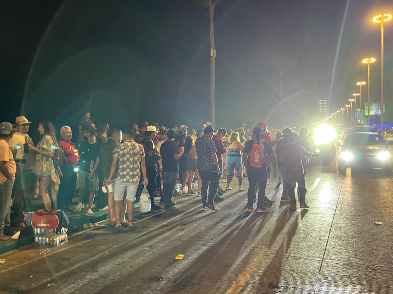 $!Mazatlán vivió el sábado una noche de alcohol y fiesta