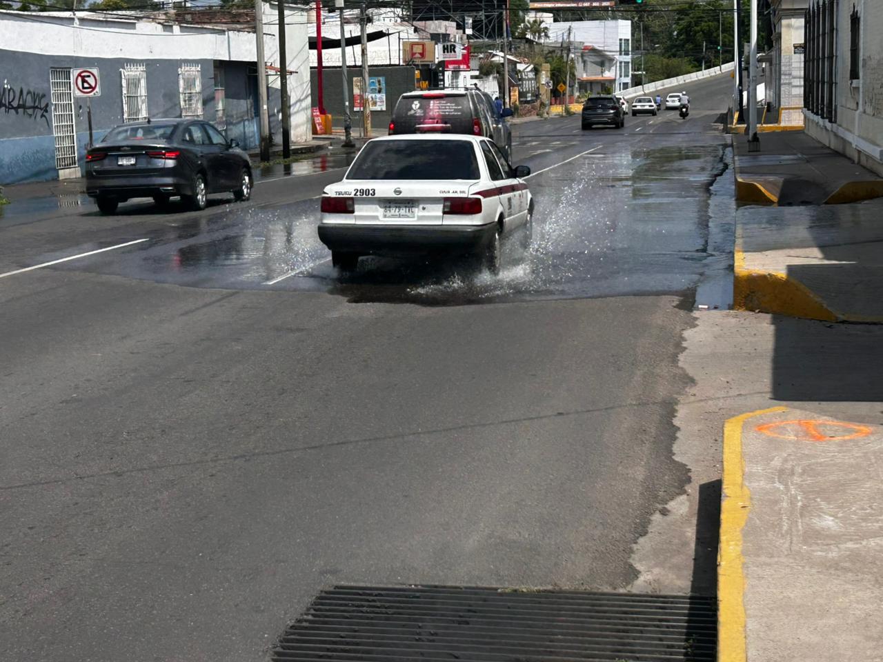 $!Desde hace una semana, fuga de aguas negras afecta Centro de Culiacán