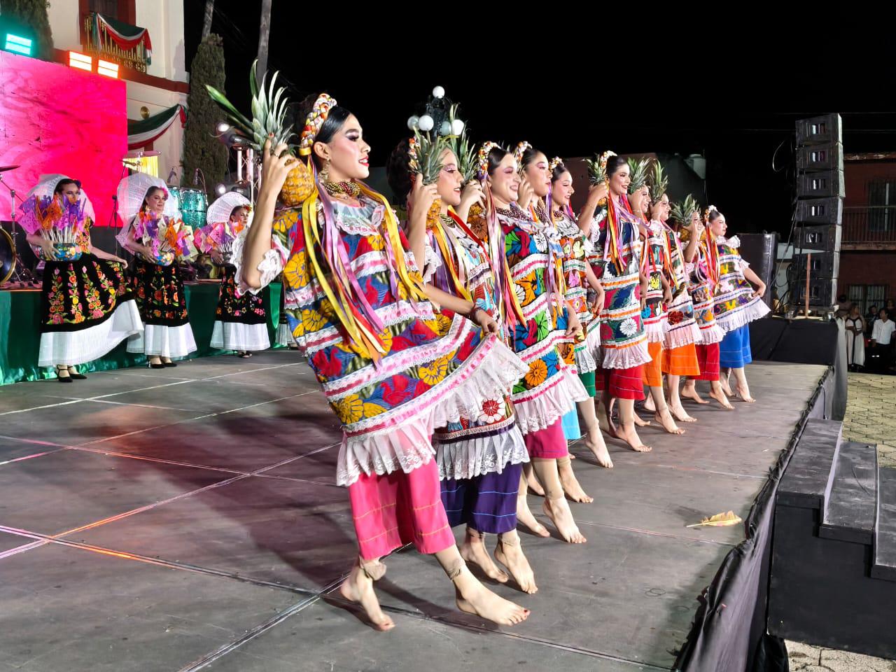 $!Alcaldesa destaca a Rosario y Sinaloa en su Grito de Independencia