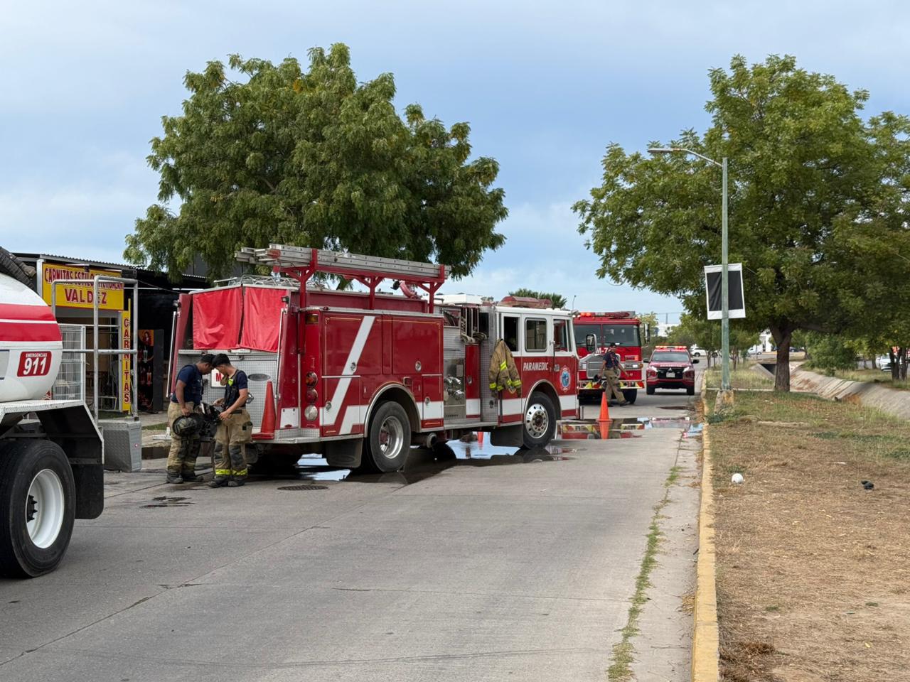 $!Fuego consume restaurante de mariscos en Real del Valle, en Mazatlán
