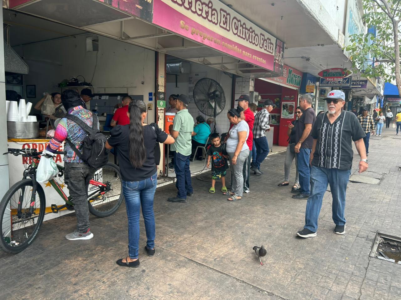 $!Celebran en Culiacán el Día del Padre en restaurantes y reuniones familiares