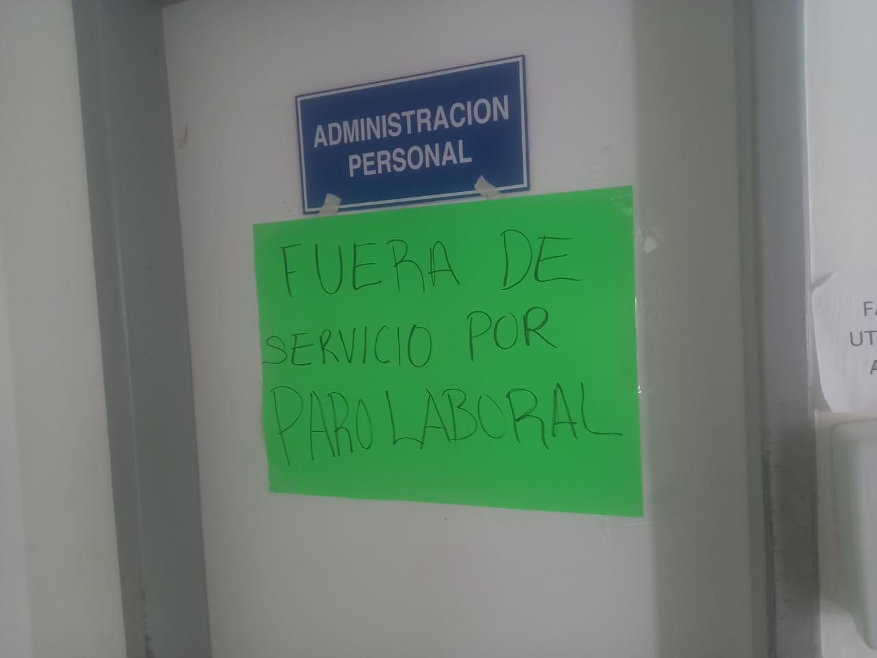 $!Personal del Hospital General de Escuinapa mantiene paro laboral; piden a Encinas atenderlos