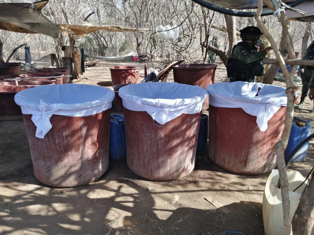 $!Ejército Mexicano asegura más de 2 mil litros de metanfetamina en laboratorios clandestinos en Sinaloa