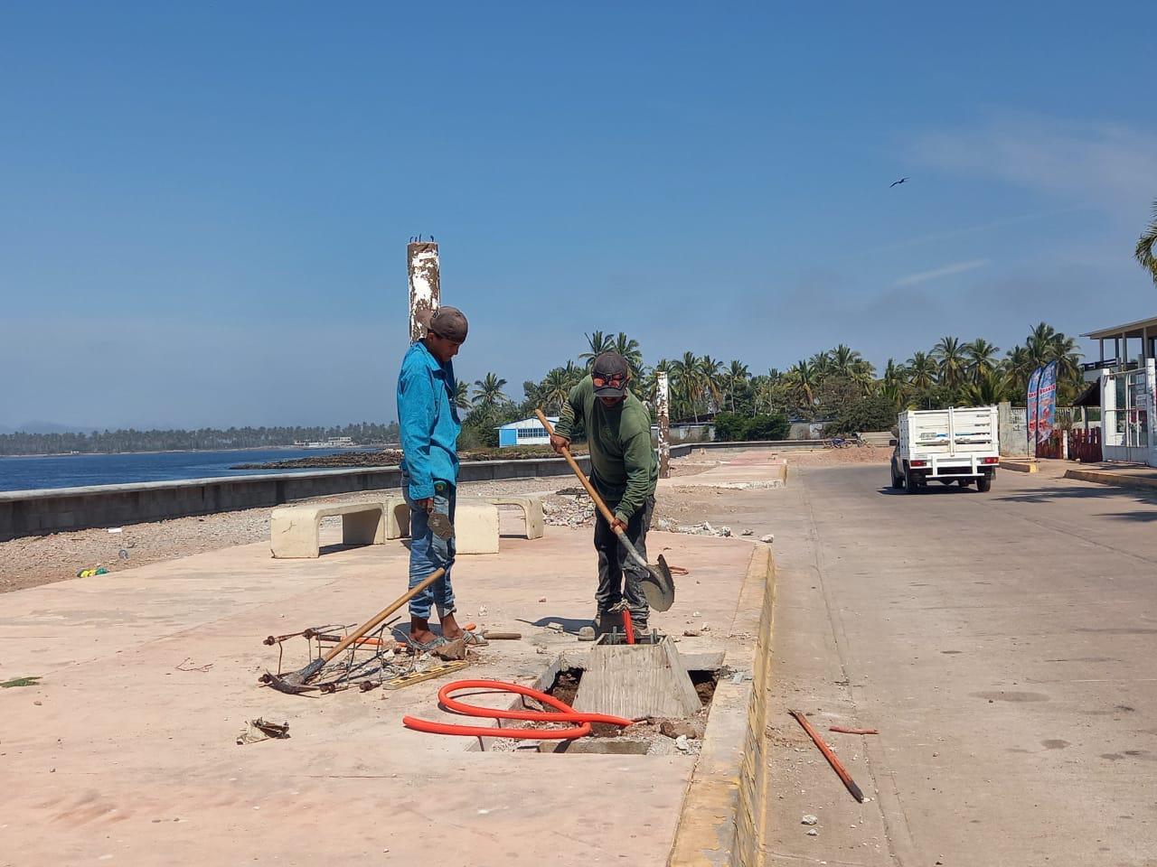 $!ya se colocan las bases para las luminarias