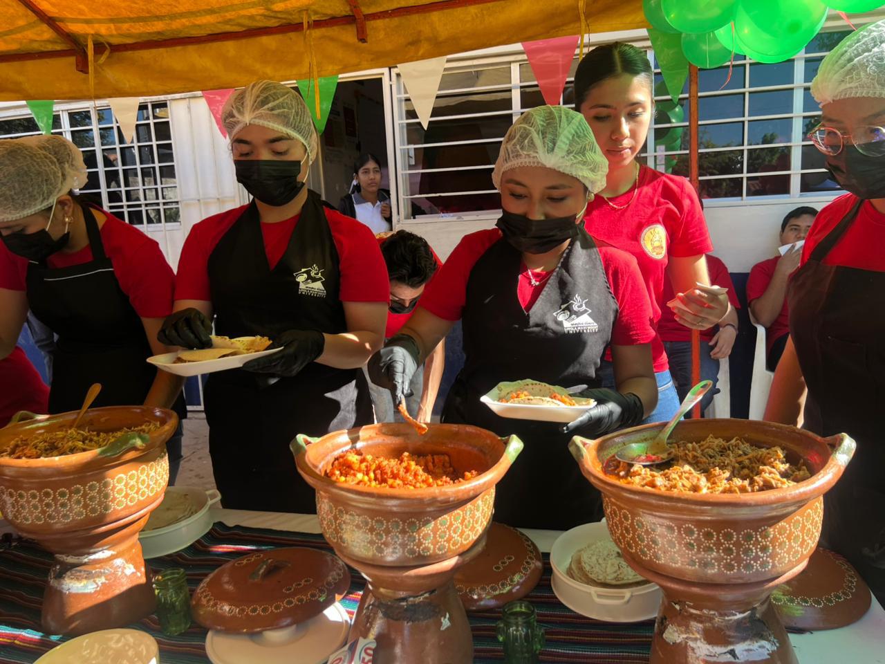 $!Alumnos de preparatoria UAS la novena feria empresarial