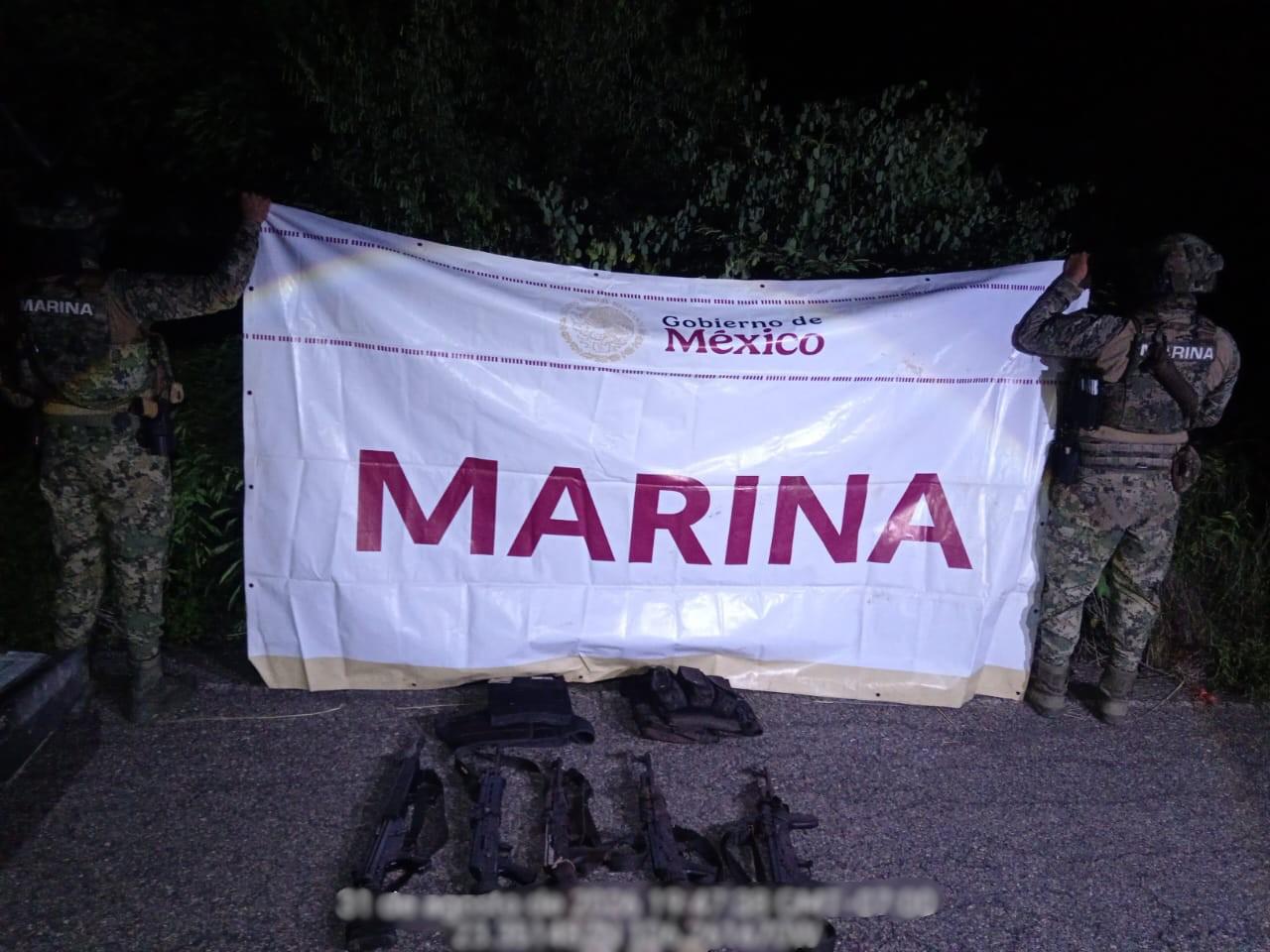 $!Aseguran armas largas, cargadores, cartuchos y chalecos tácticos en El Recodo, Mazatlán