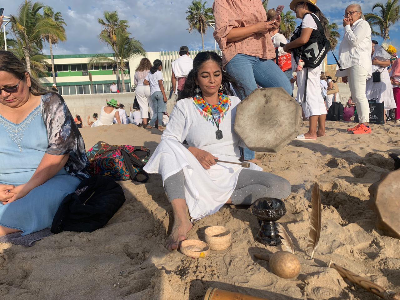 $!Se conectan con la naturaleza en ceremonia para recibir el Equinoccio de Primavera en Mazatlán