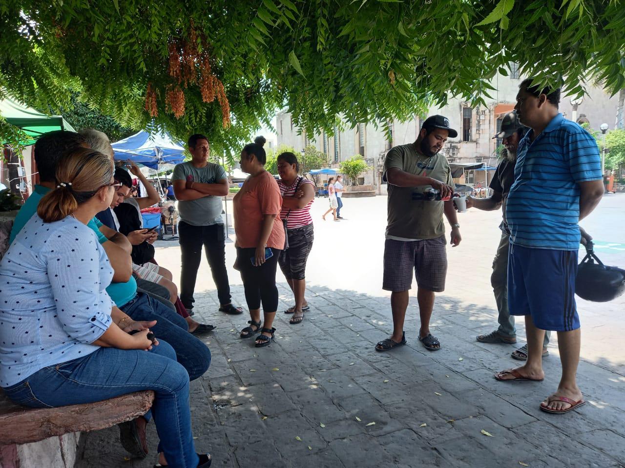 $!Tras protesta, vendedores ambulantes logran quedarse en la plazuela Ramón Corona, en Escuinapa