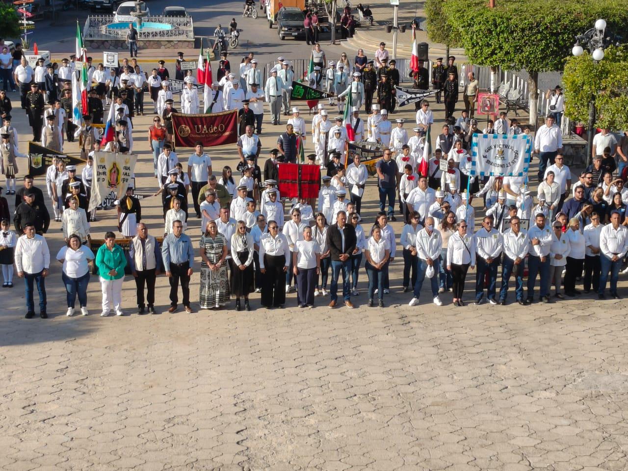 $!Autoridades y planteles educativos conmemoran el Día de la Bandera en Rosario
