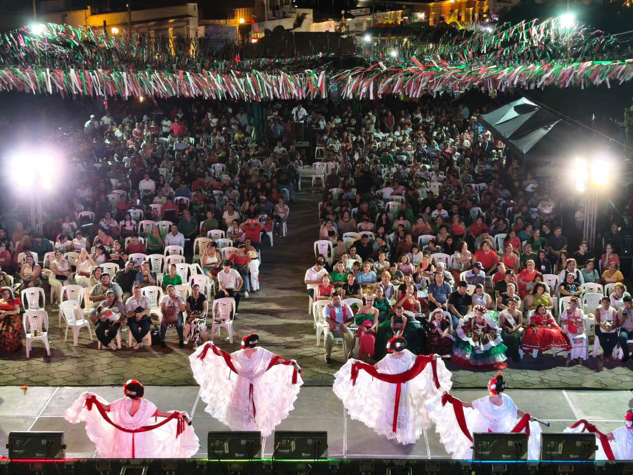 $!Alcaldesa destaca a Rosario y Sinaloa en su Grito de Independencia