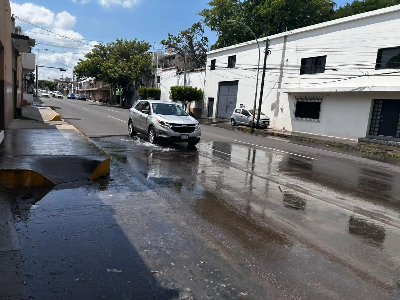 $!Desde hace una semana, fuga de aguas negras afecta Centro de Culiacán