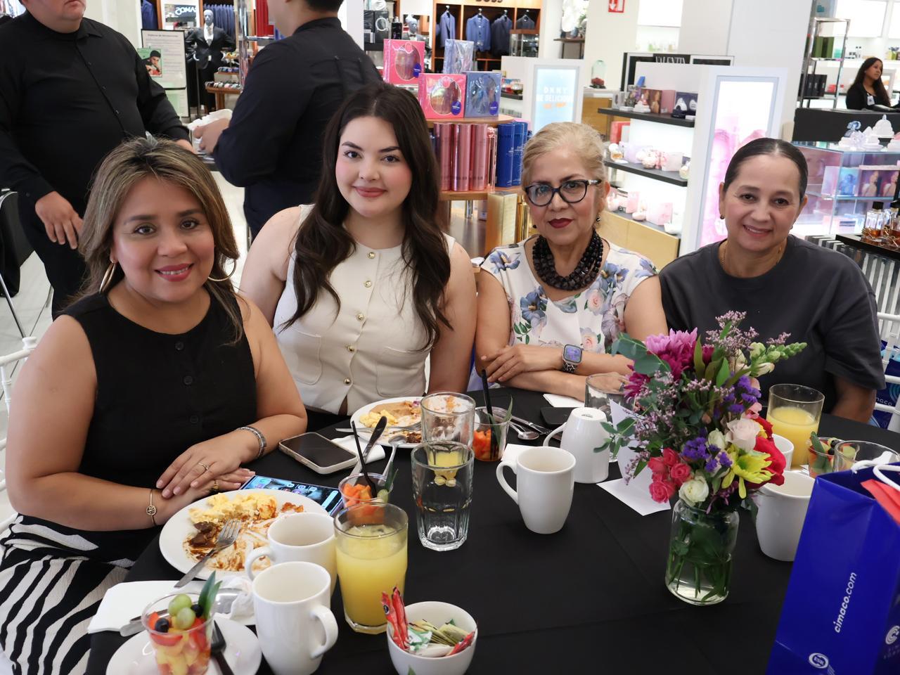 $!Zaida Angulo, Francis Sánchez, Mariana Rivera y Zuleyka Ferrer.