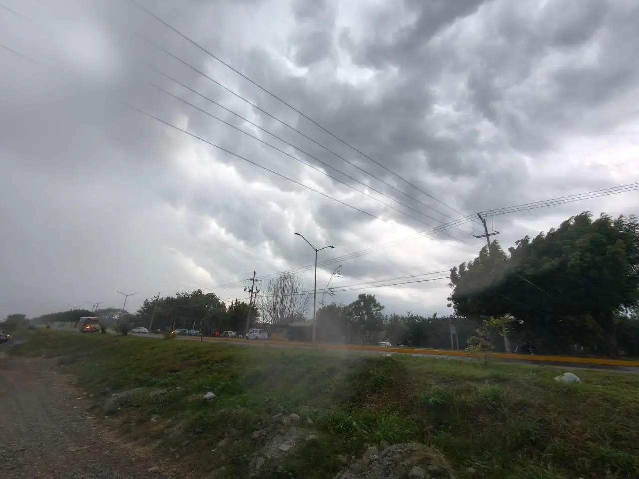 $!Se registran lluvias en Rosario acompañadas de viento, actividad eléctrica y apagones