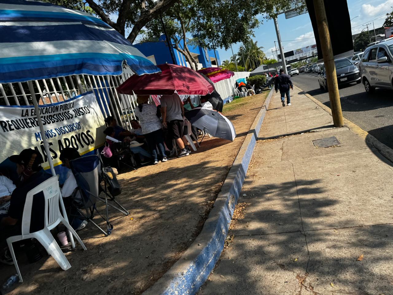 $!Trabajadores de la UAS en Mazatlán se unen el paro indefinido de labores