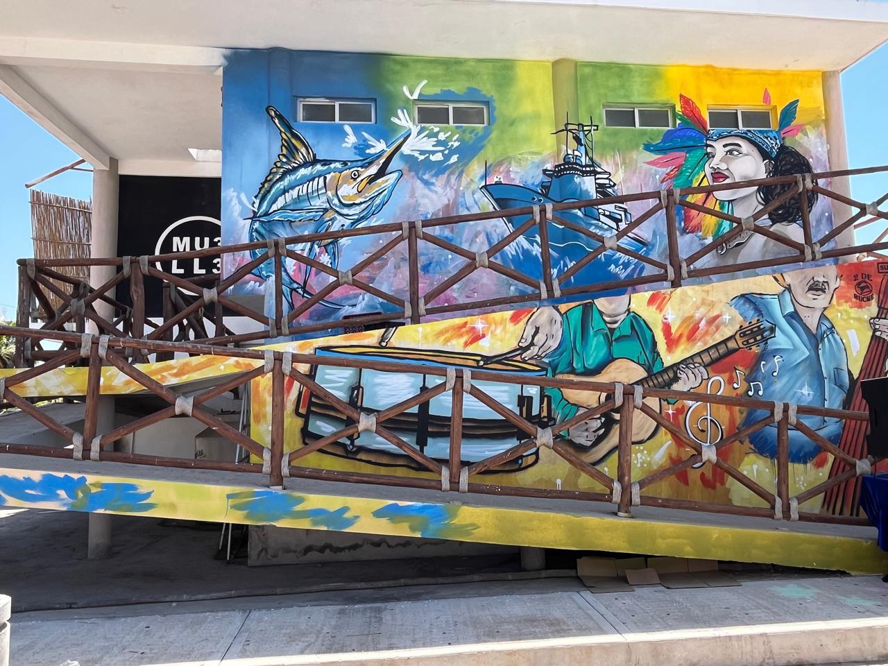 $!Pintan murales en el Muelle 33 en Altata para mejorar turismo en Navolato