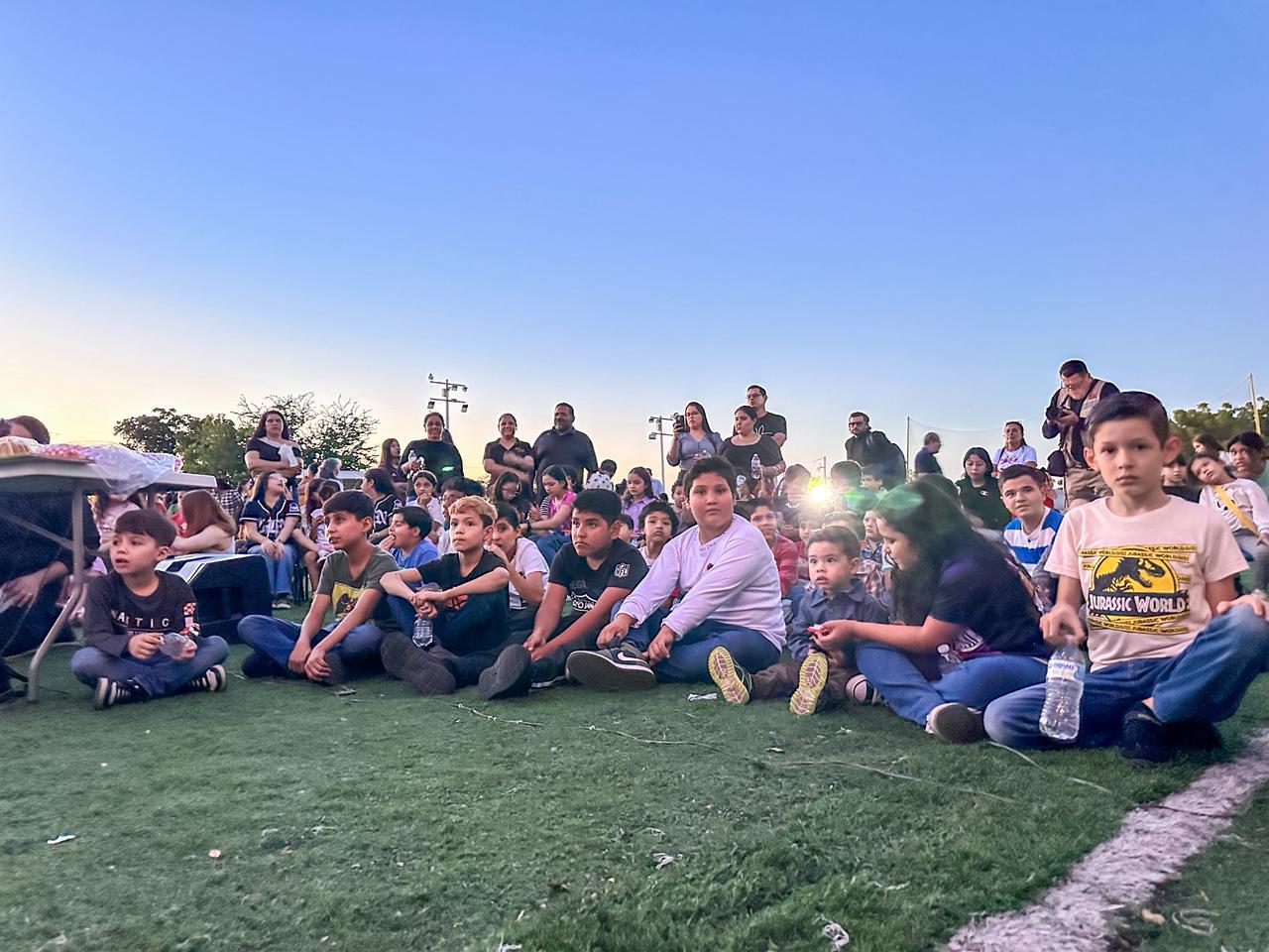 $!Pequeños disfrutaron de las conferencias y proyecciones.