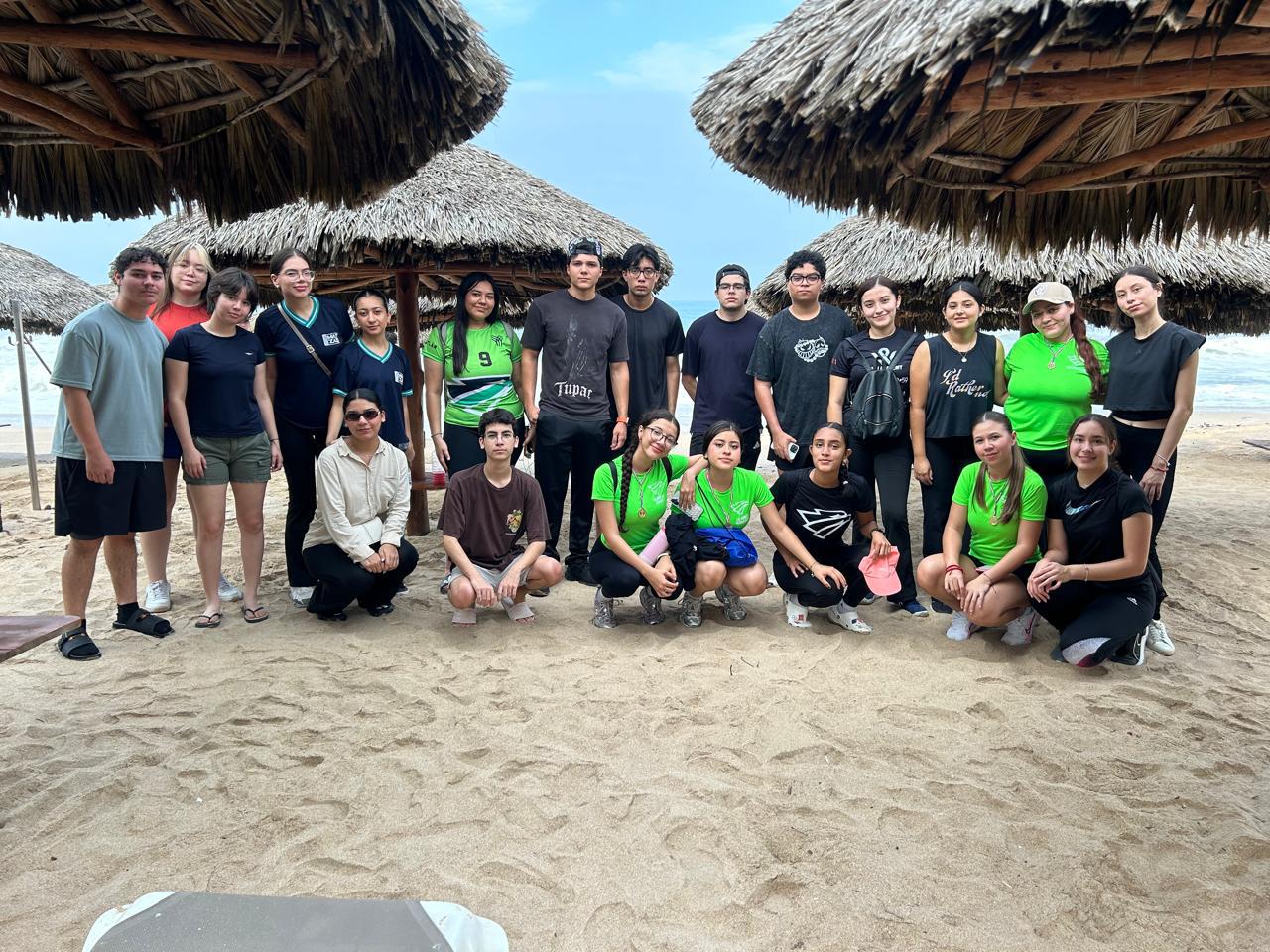 $!Retiran colillas, plásticos y palmas secas en playas de Cerritos, en Mazatlán
