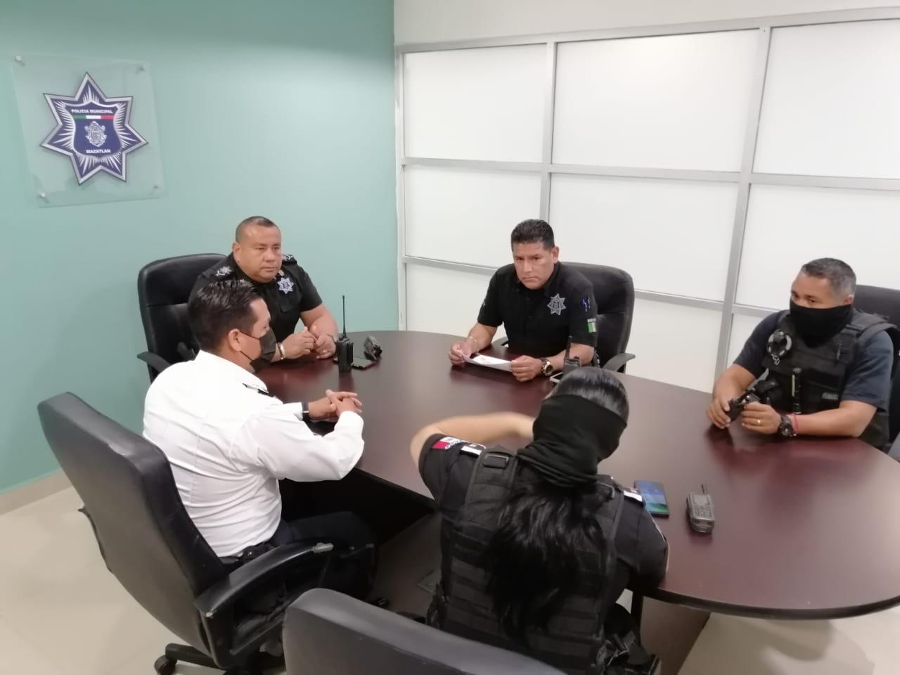 $!Ante aumento de robos por ‘El Buen Fin’, Policía de Mazatlán refuerza operativos en comercios y para evitar accidentes en moto