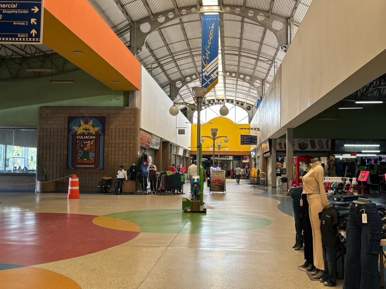 $!Central de autobuses de Culiacán luce baja afluencia en Jueves Santo