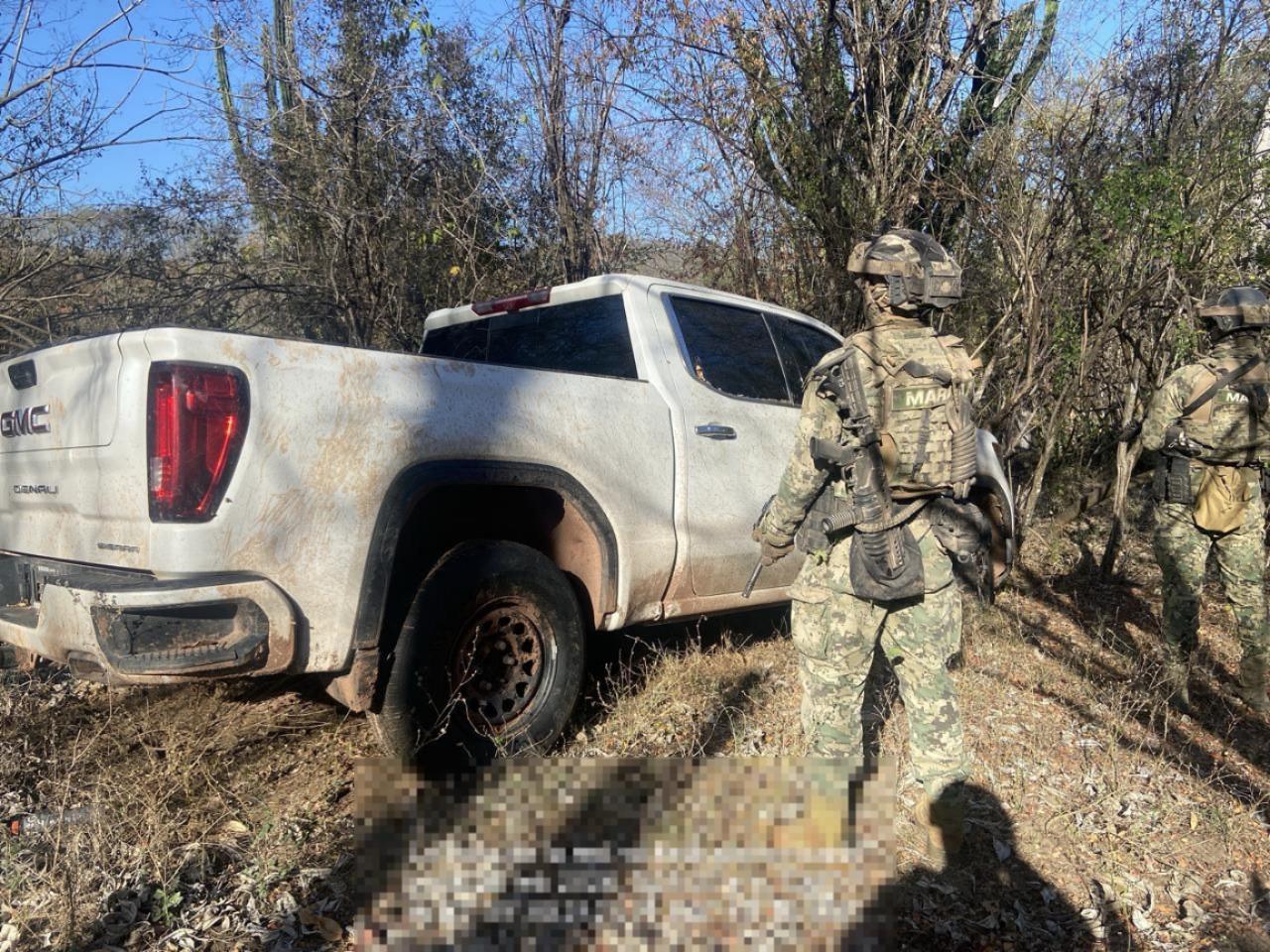 $!Marina realiza aseguramiento de vehículos, armamento y equipo táctico en Sinaloa