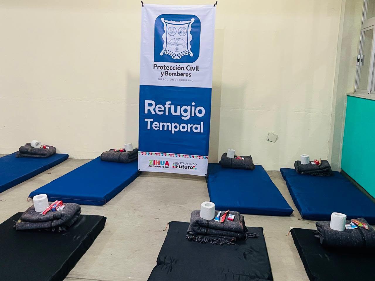 $!Huracán Polo: Guerrero y Michoacán suspenden actividades escolares y administrativas