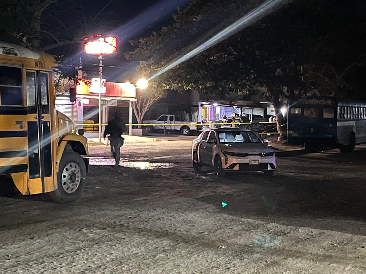 $!Balacera en Villa Juárez deja un hombre muerto; aseguran auto con presunta granada