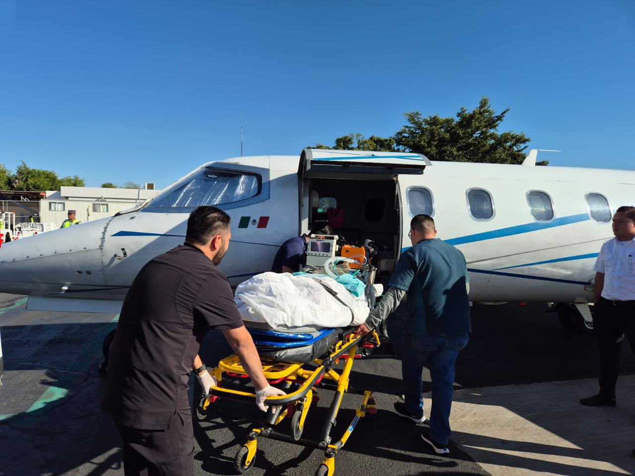 $!De Guamúchil a Galveston: trasladan a hermanos heridos por incendio