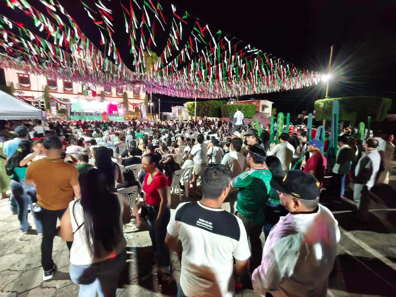 $!Alcaldesa destaca a Rosario y Sinaloa en su Grito de Independencia