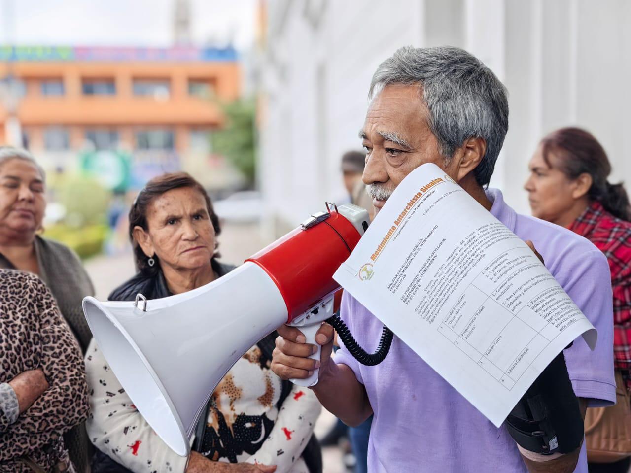 $!Se manifiesta el Movimiento Antorchista Sinaloa en el Ayuntamiento de Culiacán