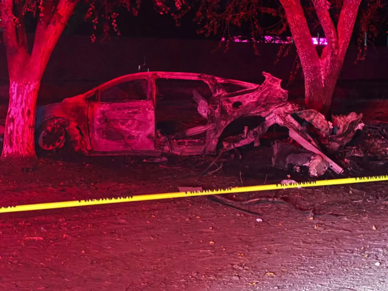 $!Muere joven de 15 años en accidente en carretera Los Mochis-El Fuerte; vagoneta se parte en dos y se calcina