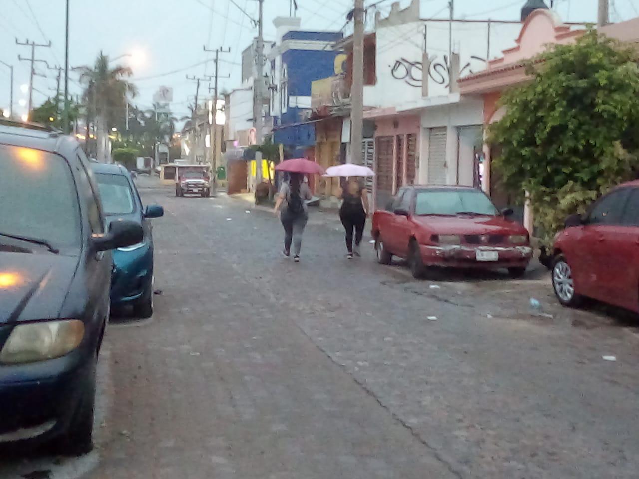 $!Sorprende primera lluvia de la temporada en Mazatlán