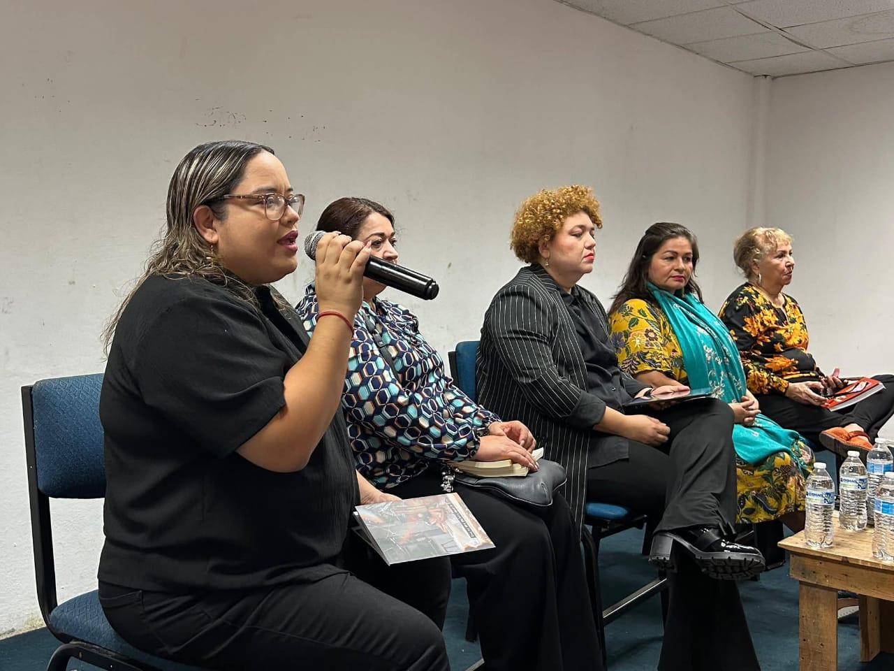 $!Durante el diálogo se abordaron los retos y oportunidades de la mujer dentro de la literatura local y nacional.