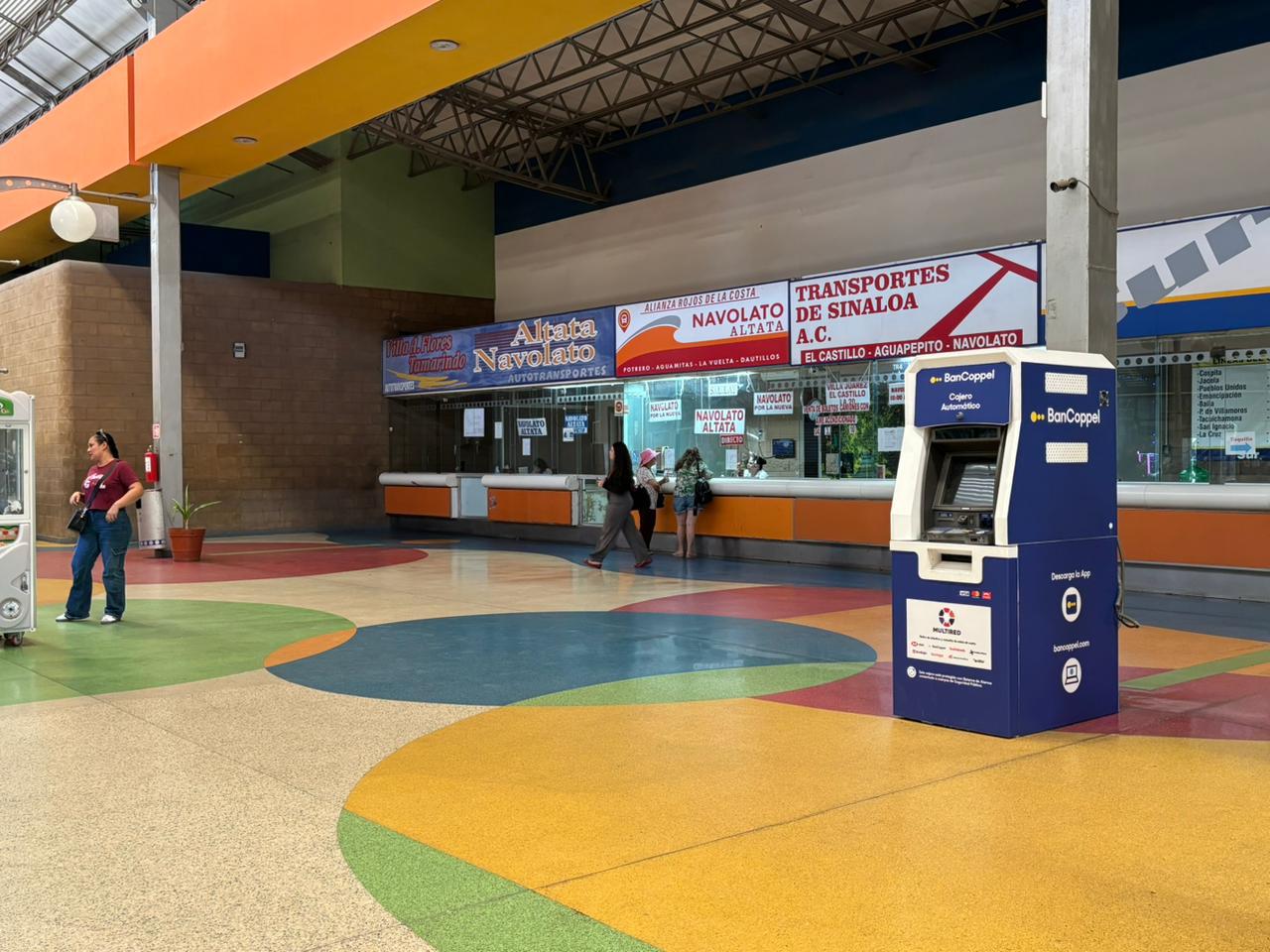 $!Central de autobuses de Culiacán luce baja afluencia en Jueves Santo