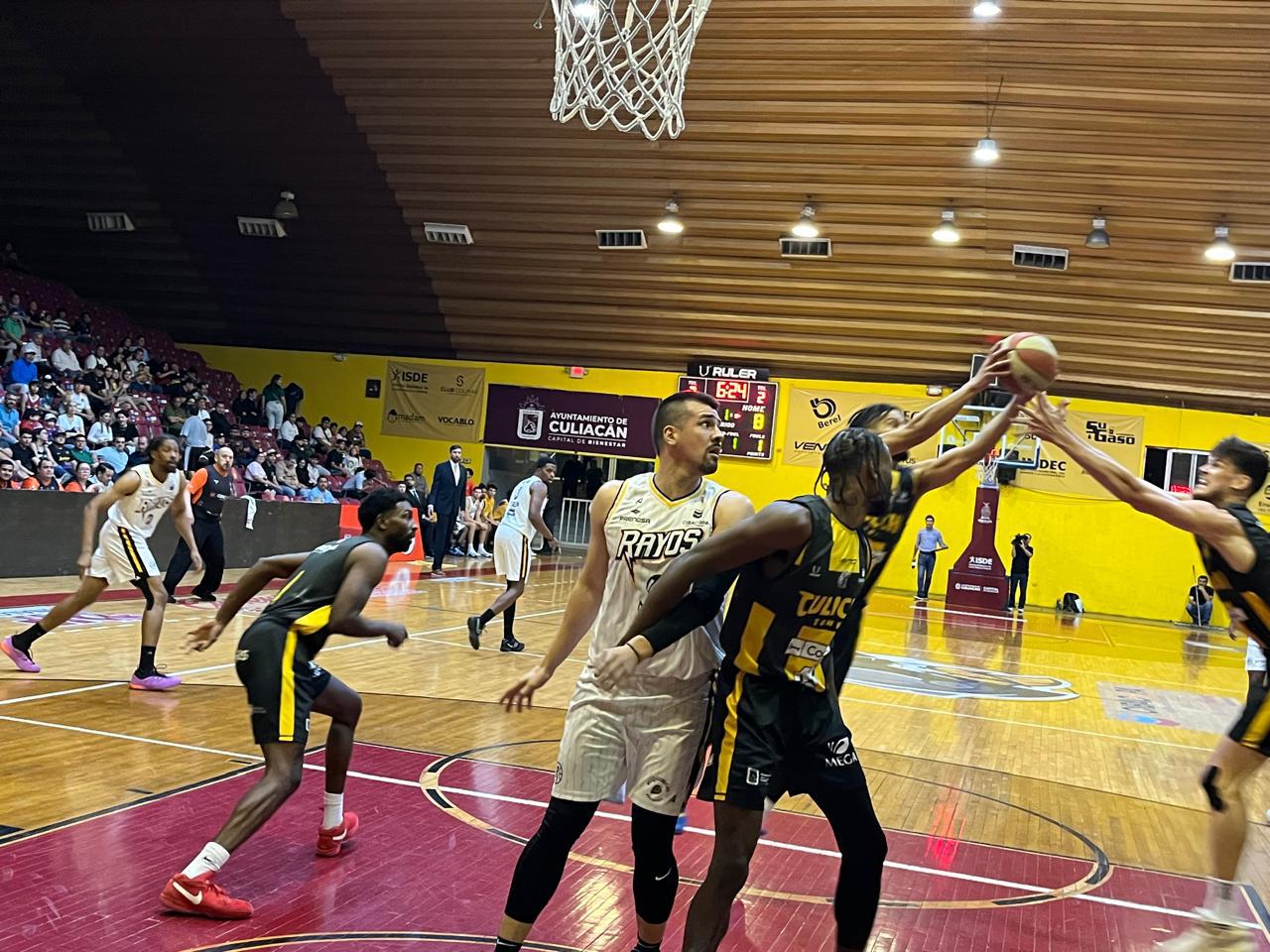 $!Rayos de Hermosillo ‘apaga’ a Caballeros de Culiacán en el Parque Revolución