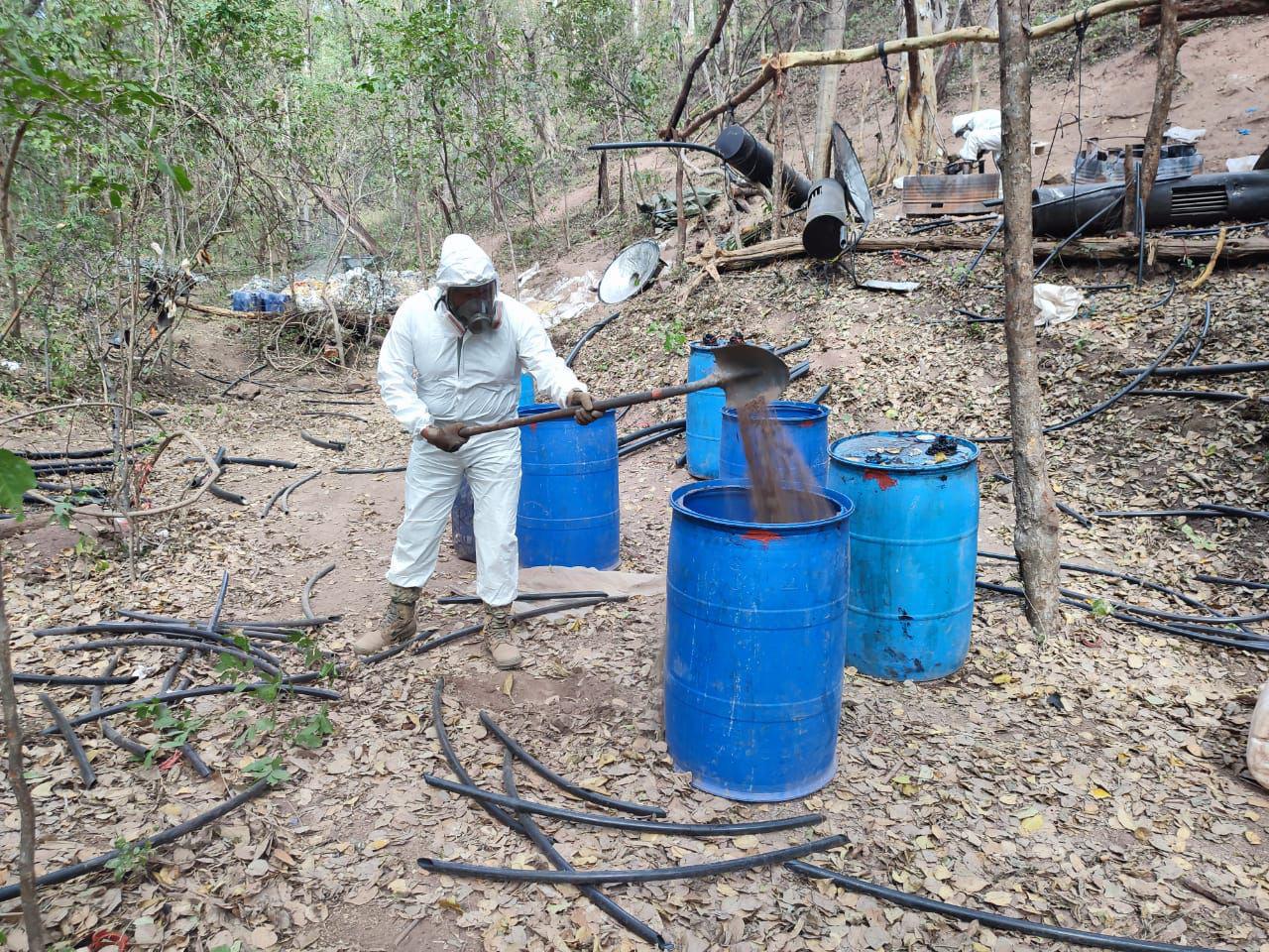 $!Desmantelan laboratorio de droga sintética en Culiacán