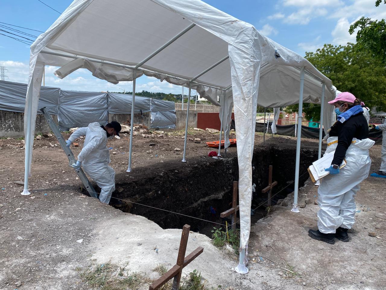 $!Exhuman 11 cuerpos más de fosa común en panteón “21 de Marzo” de Culiacán