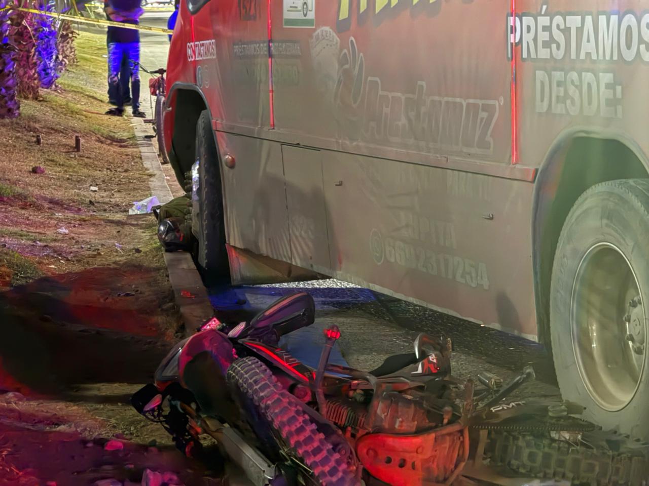 $!Muere motociclista arrollado por camión urbano en la avenida Clouthier, en Mazatlán