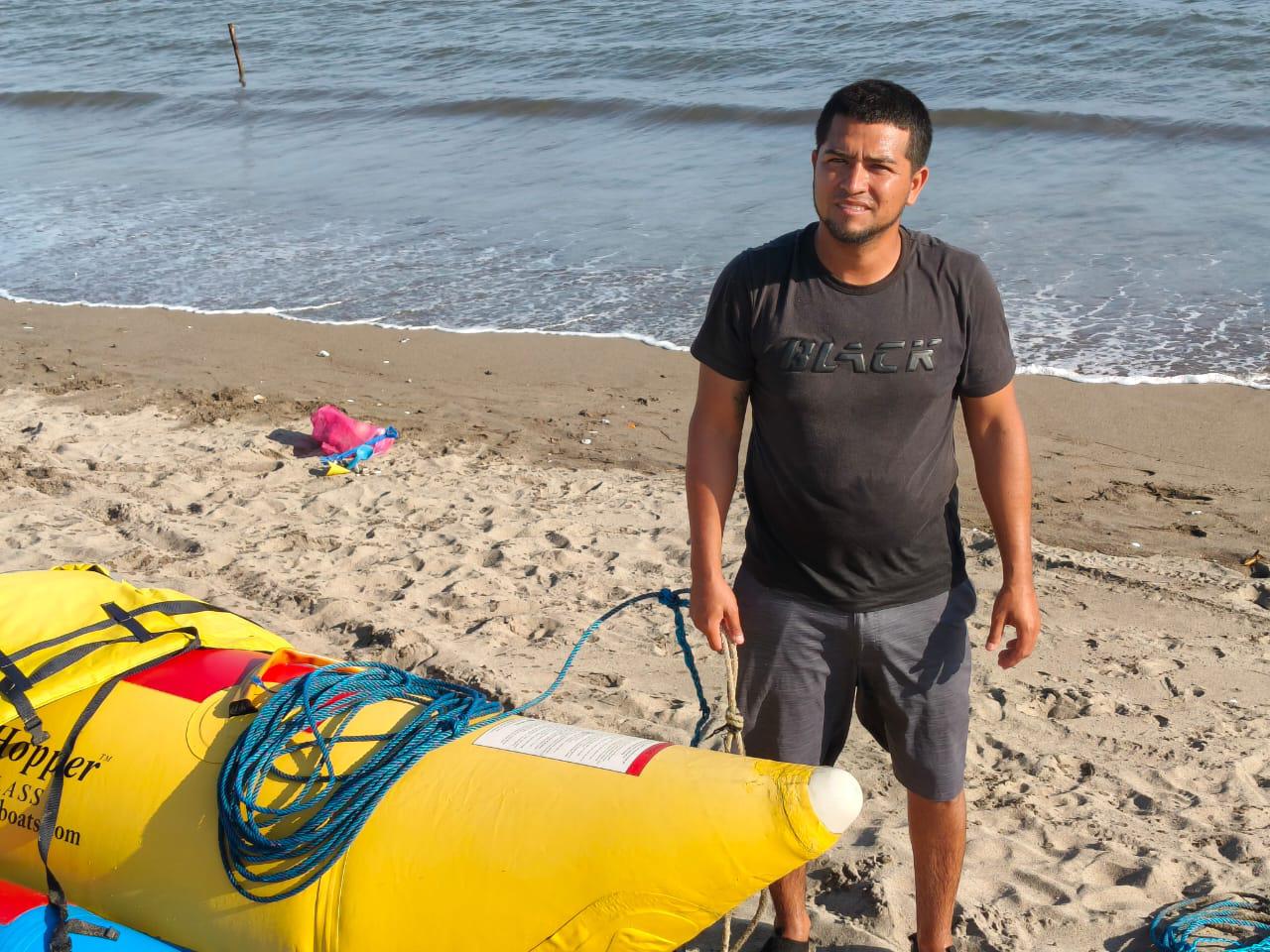 $!El paseo en banana detona turismo en Chametla y revive playa Majahual