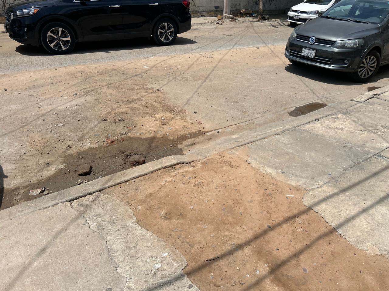 $!Reparación inconclusa en calle Río Évora, en la Independencia, genera molestia vecinal