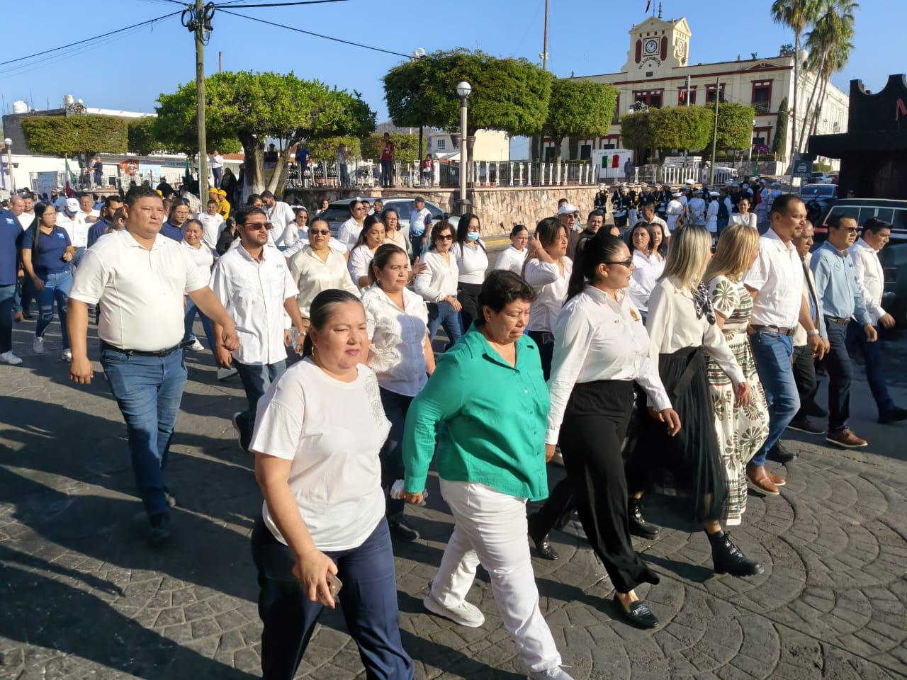 $!Autoridades y planteles educativos conmemoran el Día de la Bandera en Rosario