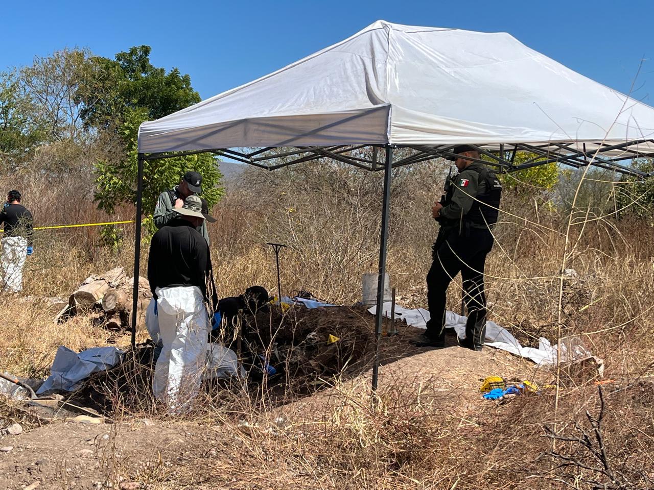 $!Madres buscadoras hallan cuatro osamentas en el norte de Culiacán