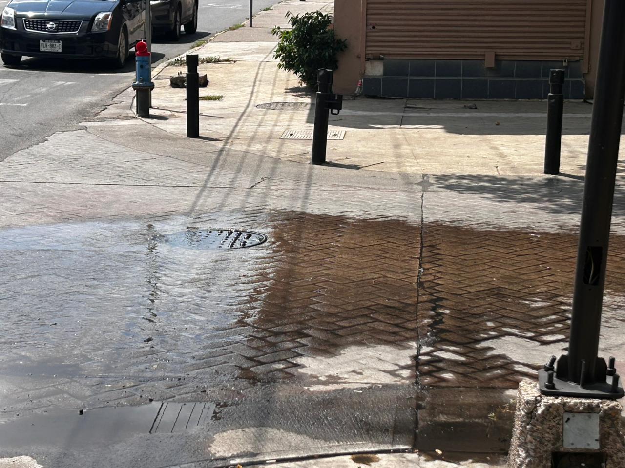 $!Desde hace una semana, fuga de aguas negras afecta Centro de Culiacán