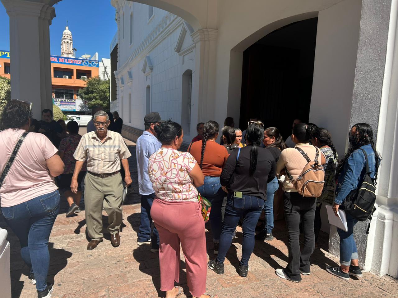 $!Pepenadores de Culiacán se manifestaron para exigir al Ayuntamiento que detenga el desvío de basura