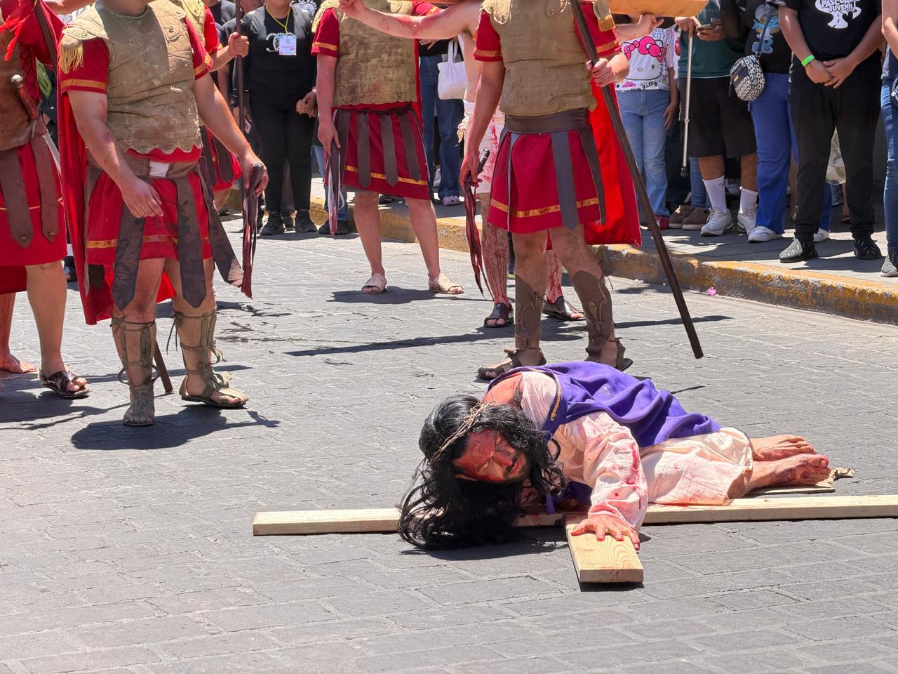 $!Con fe y participación se lleva a cabo el Viacrucis de Pajuma 2026 en Mazatlán