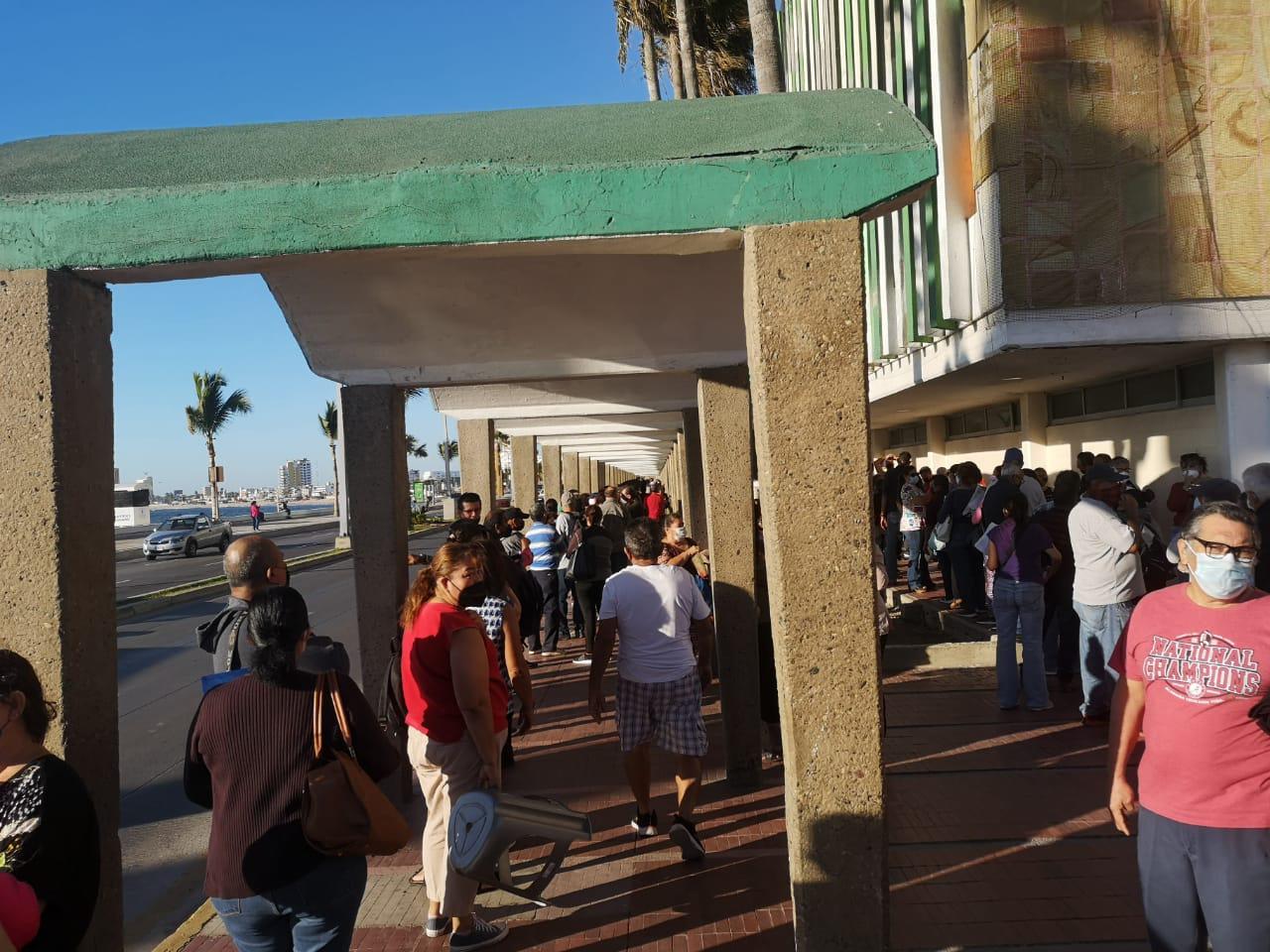 $!En Mazatlán abarrotan el ‘Seguro Viejo’ por recibos para aportaciones voluntarias de pensión