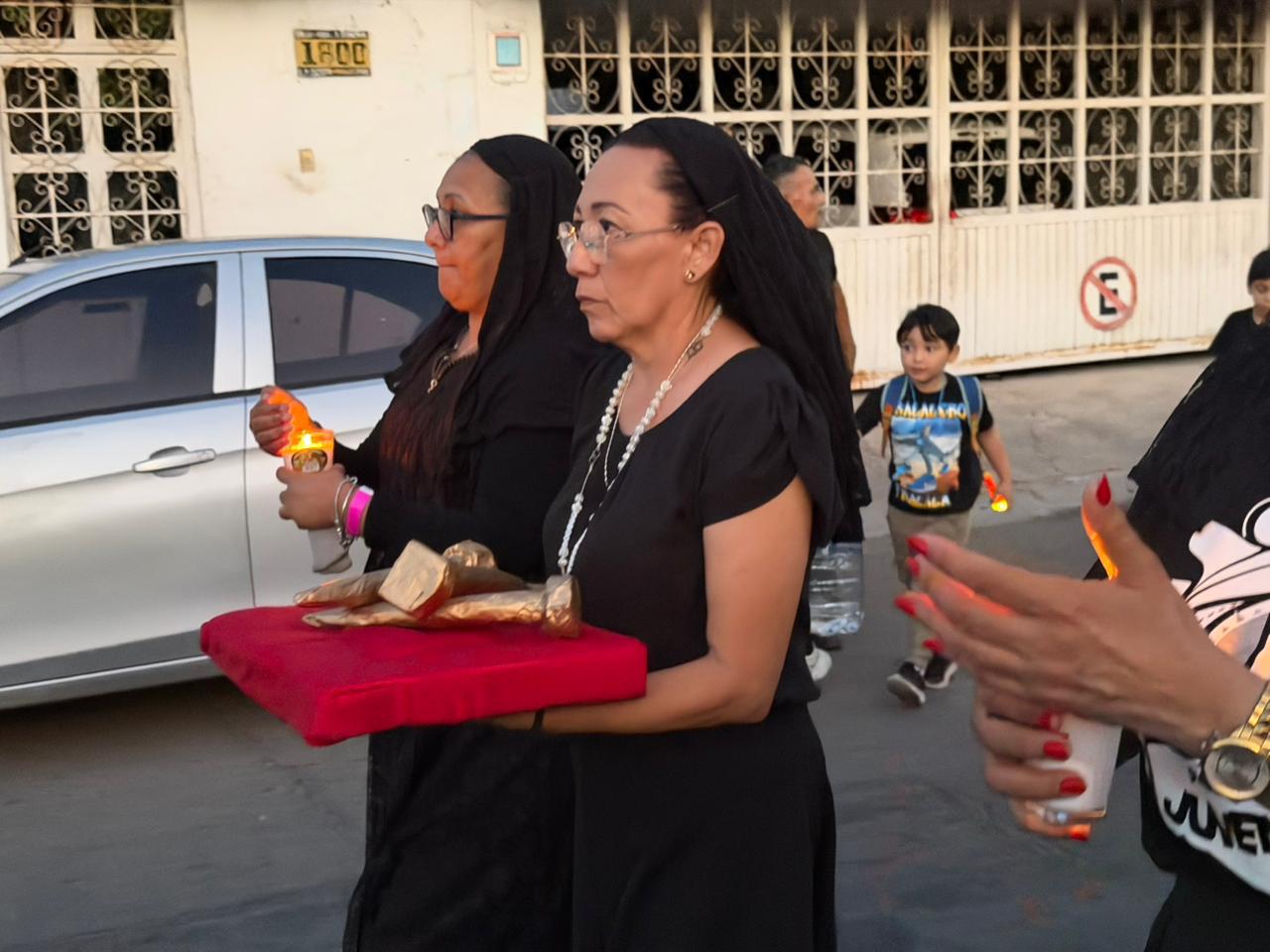 $!Con fe y reflexión, viven en Mazatlán la tradicional Procesión del Silencio