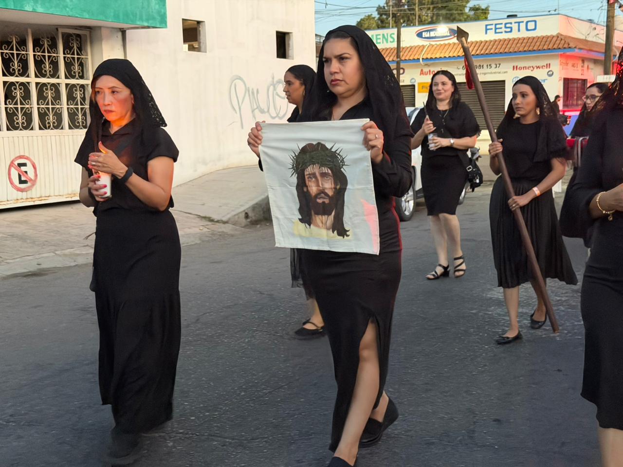 $!Con fe y reflexión, viven en Mazatlán la tradicional Procesión del Silencio