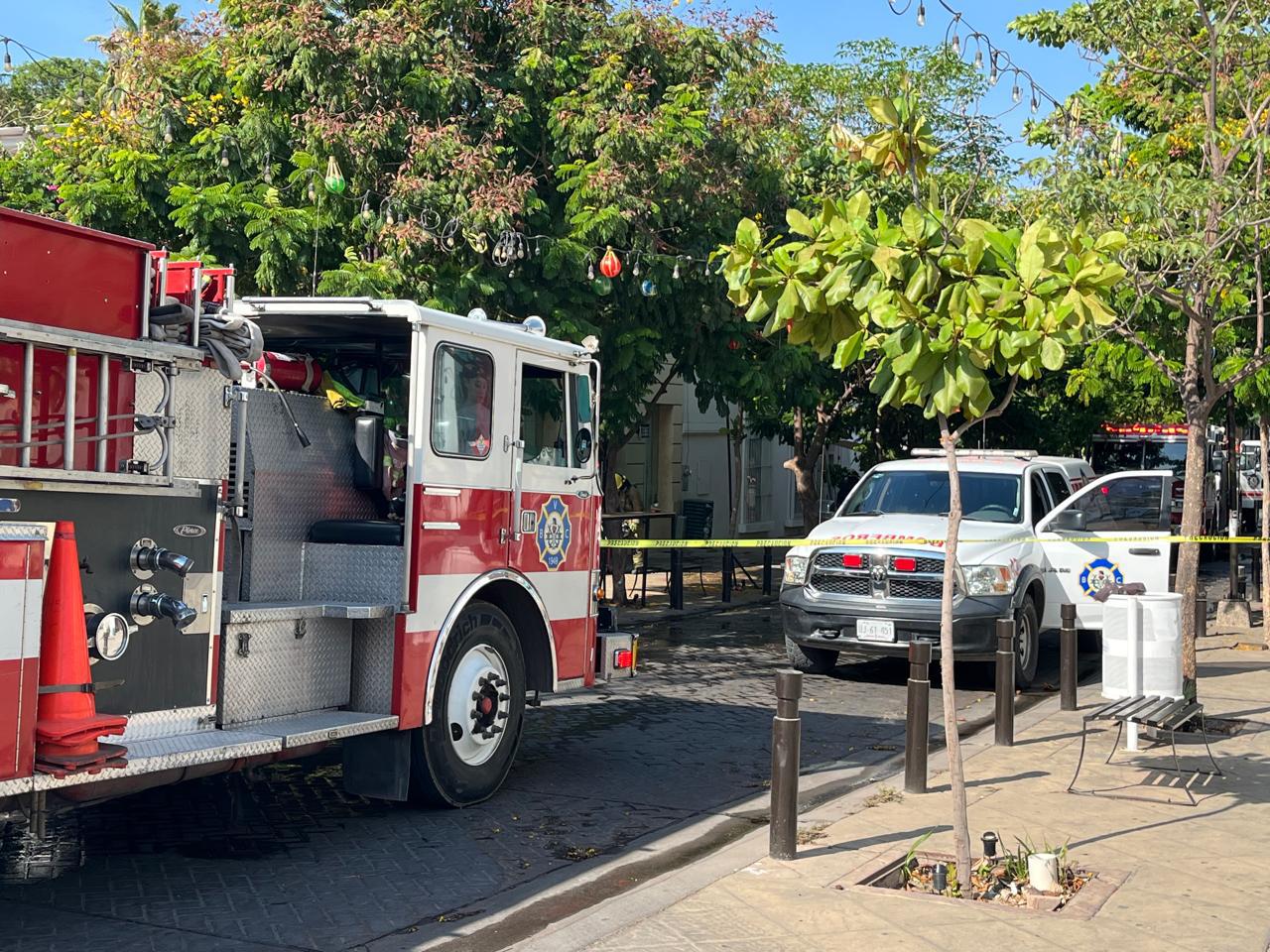 $!Se registra incendio en el patio de un restaurante del Centro de Culiacán