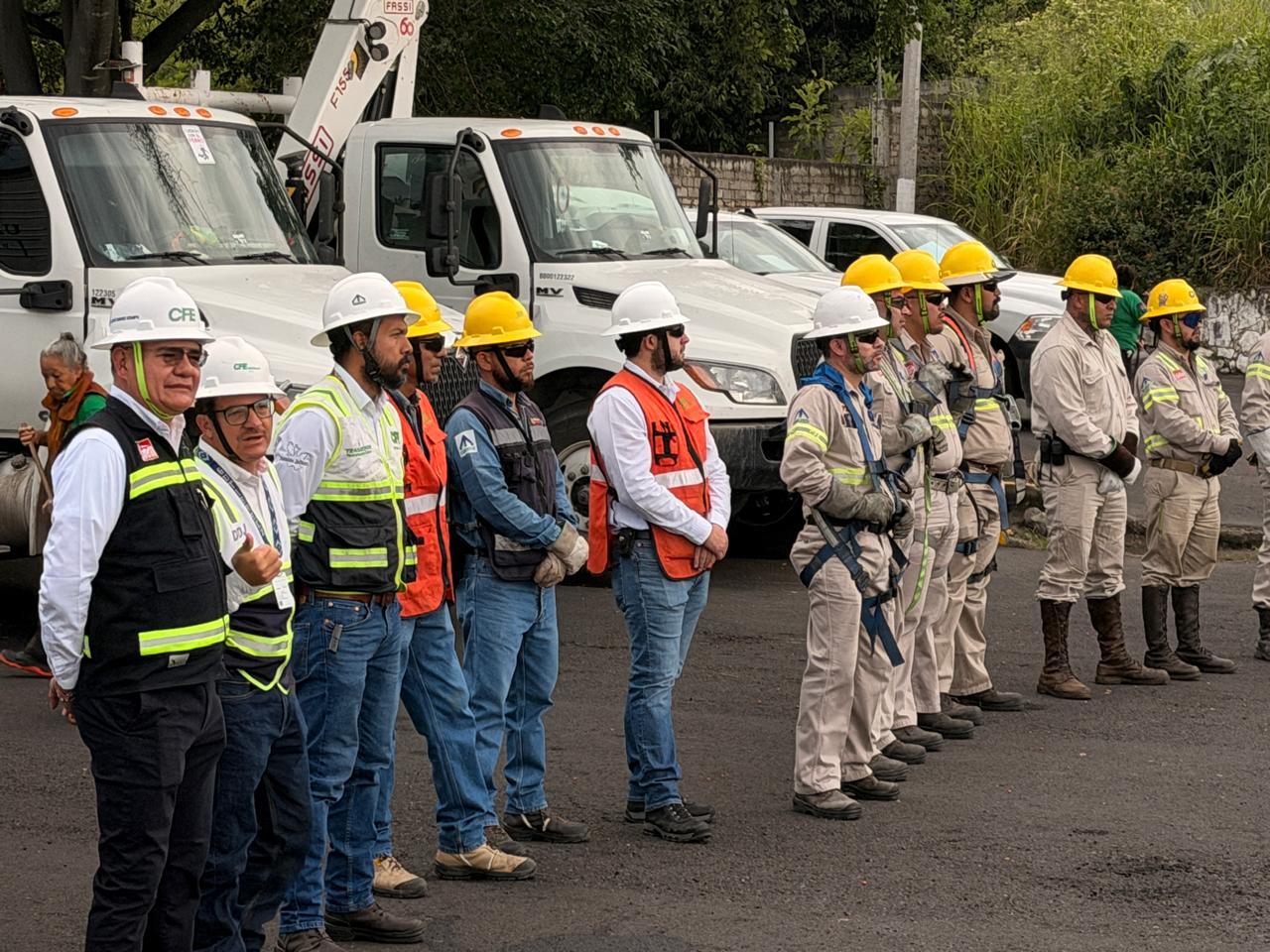 $!CFE despliega más de 3 mil electricistas ante posibles afectaciones por ‘Simon’